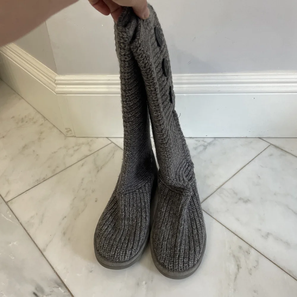Like new UGG Australia Classic Cardy Cable Knit Gray Knee-High Boots size 8 - Picture 4 of 11